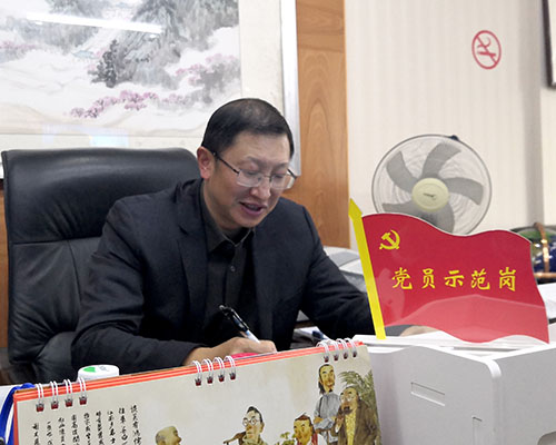 “亮身份、樹形象、顯作用” — 技術公司黨支部設立“黨員示范崗”